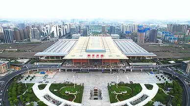 4k航拍地标建筑亚洲最大高铁站南京南站视频的预览图